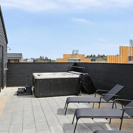 Pet Friendly In With Indoor Swimming Pool *