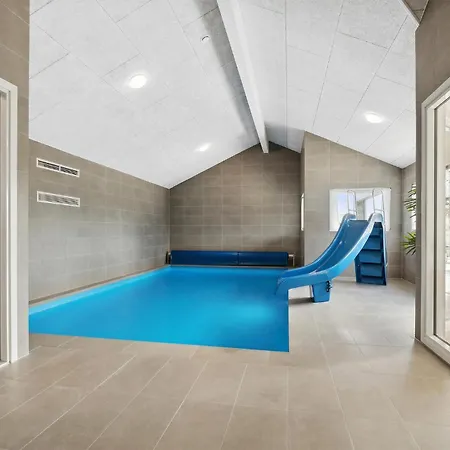 Pet Friendly In With Indoor Swimming Pool Holiday home *