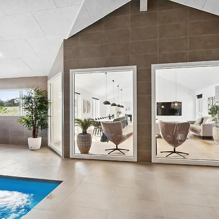 Pet Friendly In With Indoor Swimming Pool *