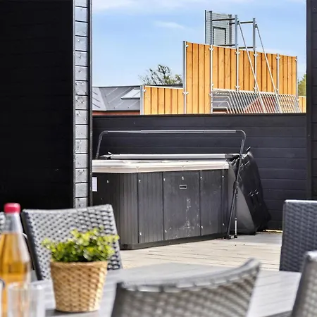 Pet Friendly In With Indoor Swimming Pool *